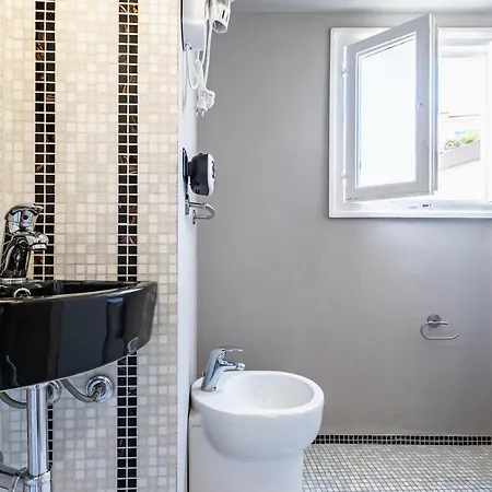Guest house Palazzo Cavarretta - Pinella's And 3*
